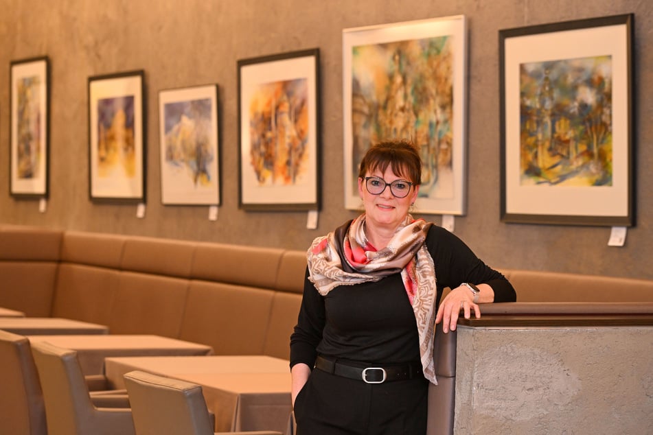 Die Zwickauer Künstlerin Tina Gehlert (60) bestückt die 99. Ausstellung im Restaurant "Kastenmeiers" mit ihren Aquarellen.