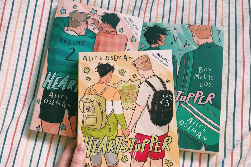 There are currently four published volumes of Heartstopper.