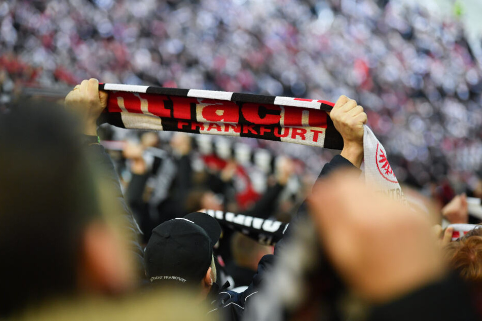 Die Eintracht-Fans sorgen reisen ihrer Mannschaft über den ganzen Kontinent hinterher. (Symbolbild)