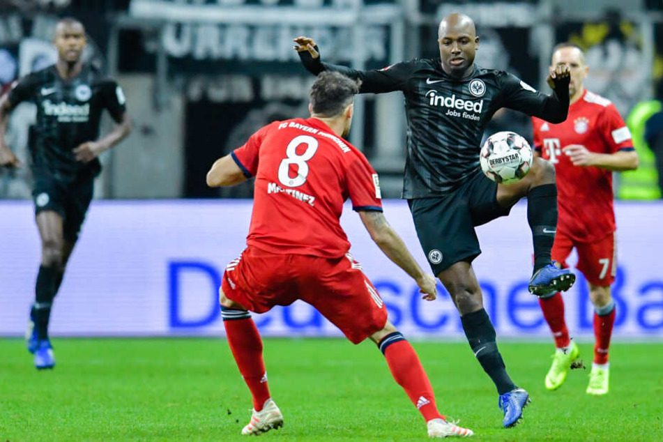 Der Niederländer Jetro Willems (am Ball) hatte vor allem in der Vorsaison einen schweren Stand bei der Eintracht.