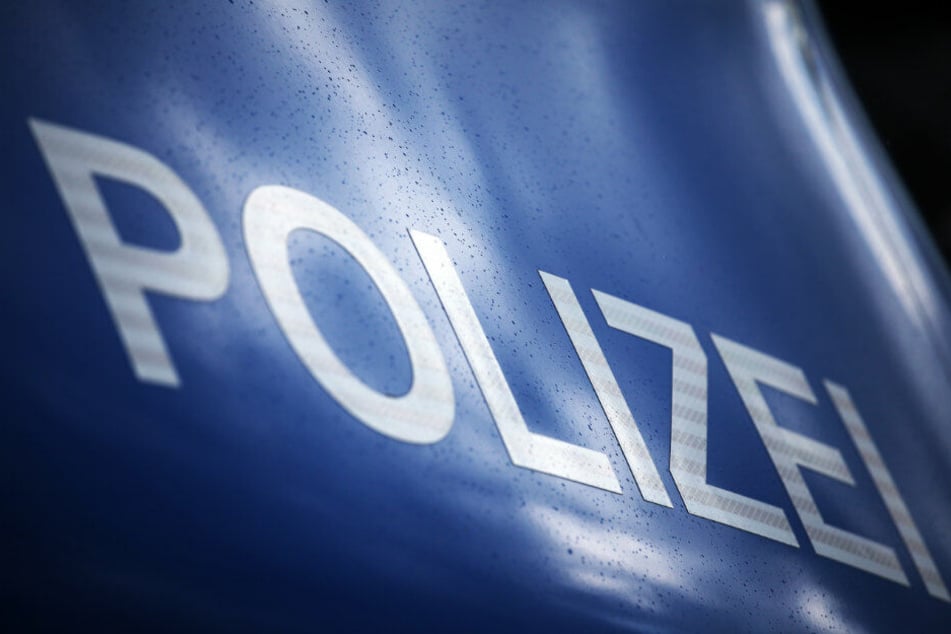 Die Polizei ermittelt jetzt wegen Raubes und schwerer Körperverletzung. (Symbolbild)