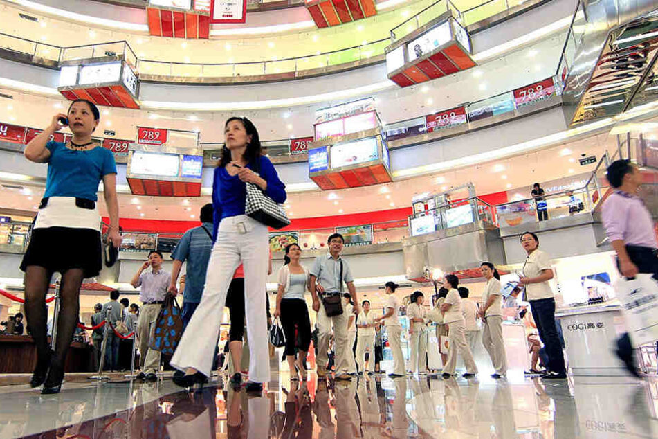Vor allem im Internet, aber auch in Chinas Einkaufszentren wird am 11.11. viel geshoppt.