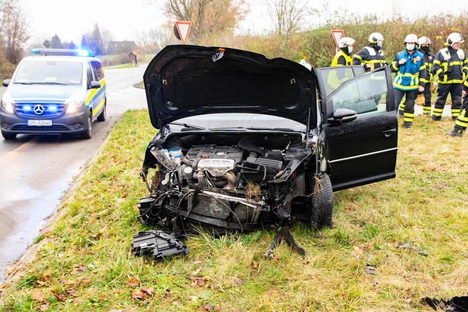 Der Unfallwagen wurde völlig zerstört.