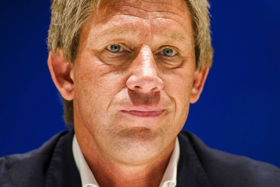 Rangnicks Gegenüber, Evertons neuer Sportdirektor Marcel Brands (56), müsste einem Weggang Lookmans zustimmen.