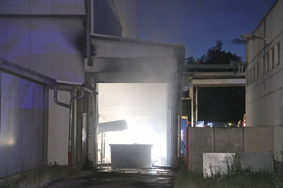 Hier musste die Feuerwehr löschen. Dichter Qualm stieg aus dem Pelletbunker.
