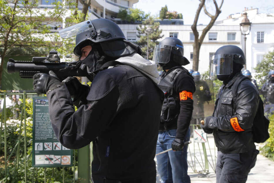 Bis zum frühen Nachmittag demonstrierten nach Behördenangaben 9600 Menschen.