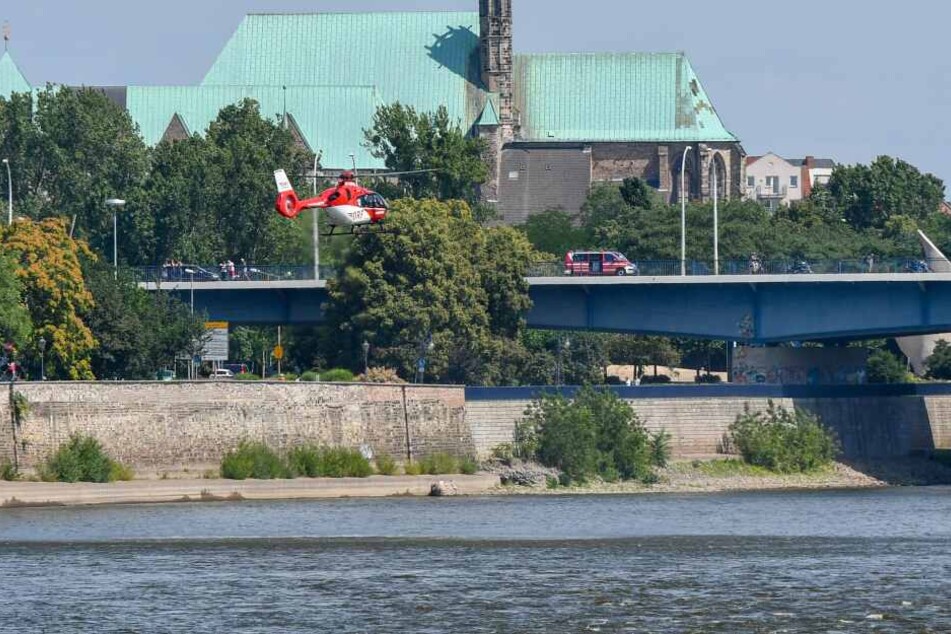 Auch ein Hubschrauber kam zum Einsatz, um den Vermissten zu finden.