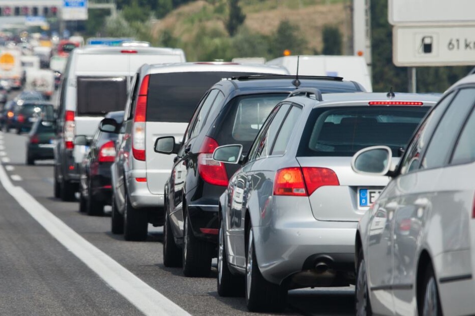 Es kann zu Staus und Verkehrsbehinderungen kommen. (Symbolbild)