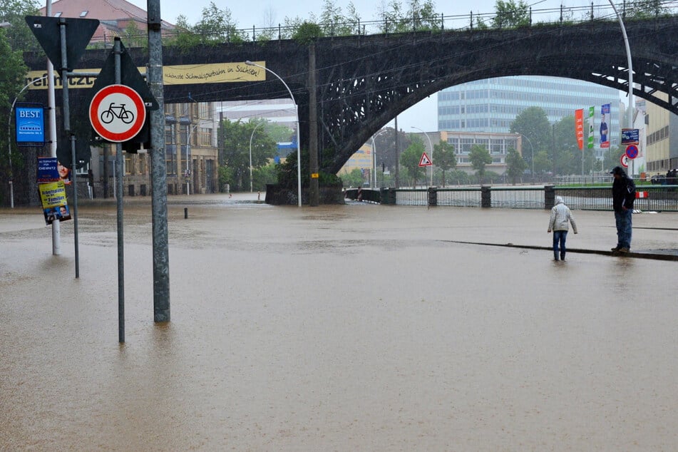 Beim Hochwasser 2013 überflutete die Chemnitz die Annaberger Straße am Viadukt.
