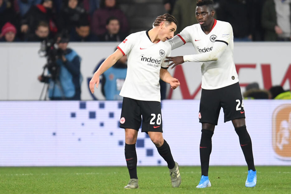 Eintracht Frankfurts Dominik Kohr (links) wurde vom Sportgericht des DFB für zwei Bundesliga-Spiele gesperrt.