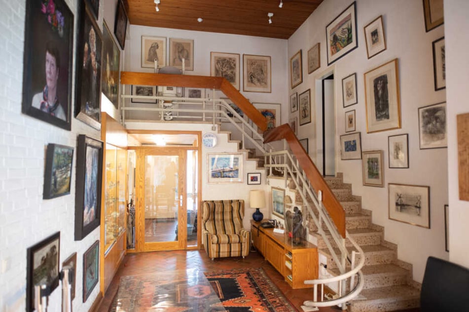 Der Eingangsbereich und Treppenaufgang im Wohnhaus von Ex-Bundeskanzler Helmut Schmidt.