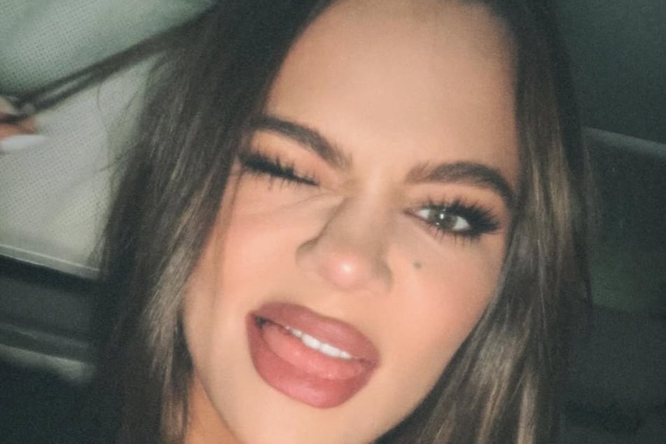 Khloé Kardashian has given a look at her holiday-themed home.