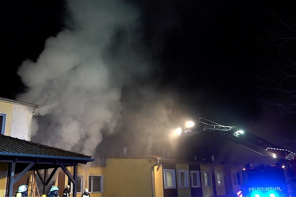 Zwei Männer (22, 26) wurden bei dem Brand verletzt.
