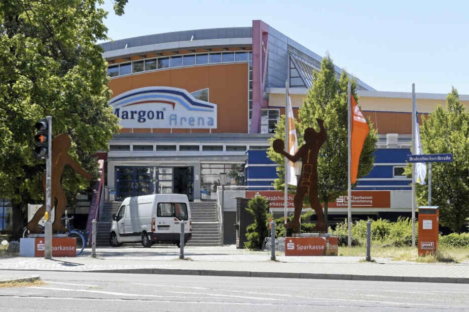 Das Dach der Arena ist aus Sicht der Stadt nicht wie geplant zu sanieren.
