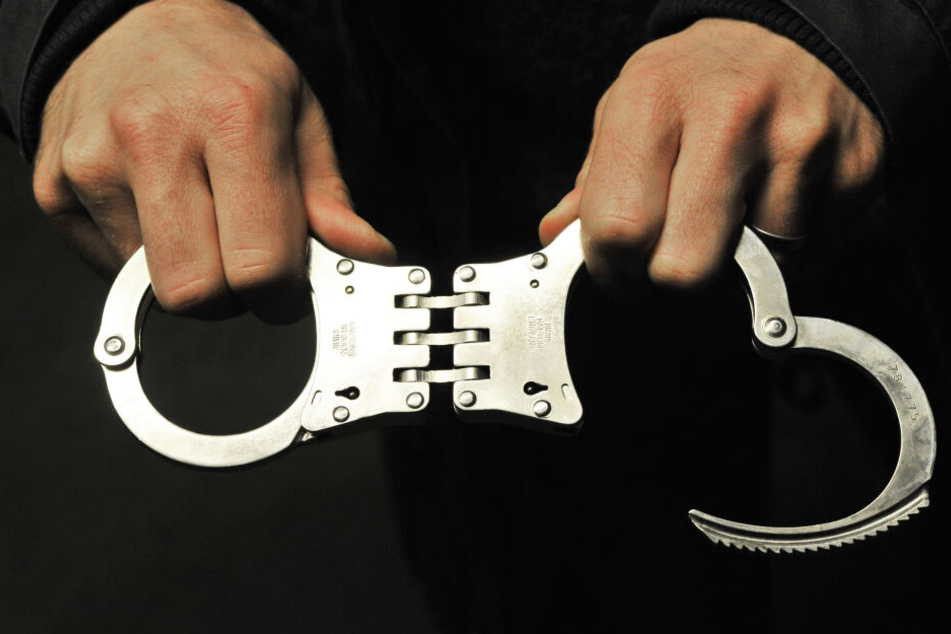 Wenn der Mann in den nächsten vier Jahren wieder straffällig wird, muss er ins Gefängnis. (Symbolbild)