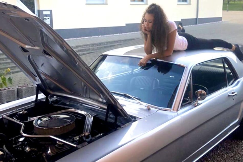 Den Grund dafür zeigt sie in einem Instagram-Post: Sie verkauft ihren geliebten Mustang.