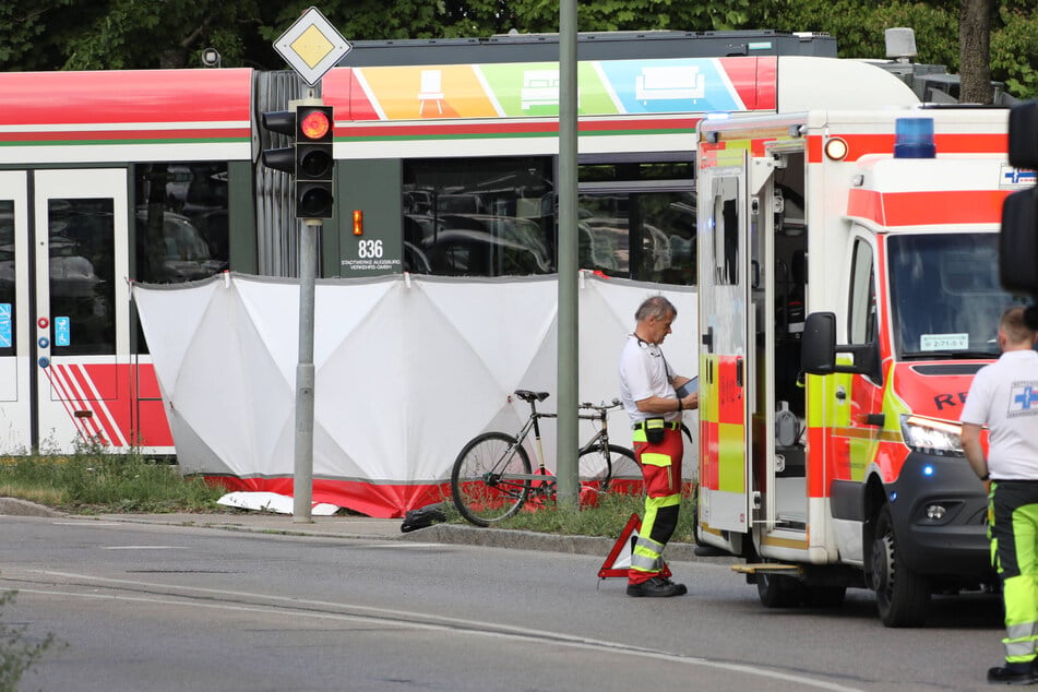Tödlicher Unfall in Augsburg: Radfahrer gerät unter Straßenbahn
