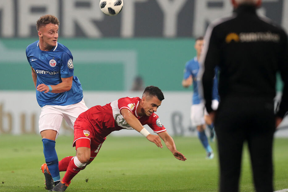 Letzte Saison traf Mirnes Pepic (l.) noch zum 2:0-Siegtreffer über die Stuttgarter. Hier im Zweikampf mit dem damaligen Stuttgarter Erik Thommy.