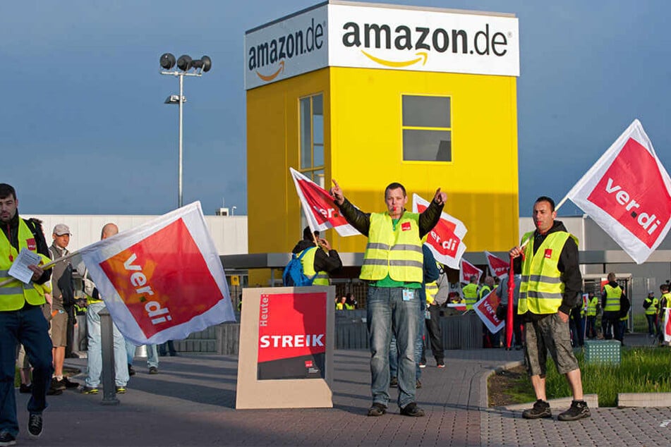 Mit Beginn der Nachtschicht legten die Mitarbeiter die Arbeit nieder. (Symbolbild)