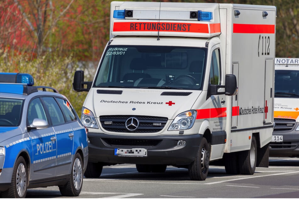 Der Rettungsdienst war mit sechs Fahrzeugen im Großeinsatz. (Symbolbild)