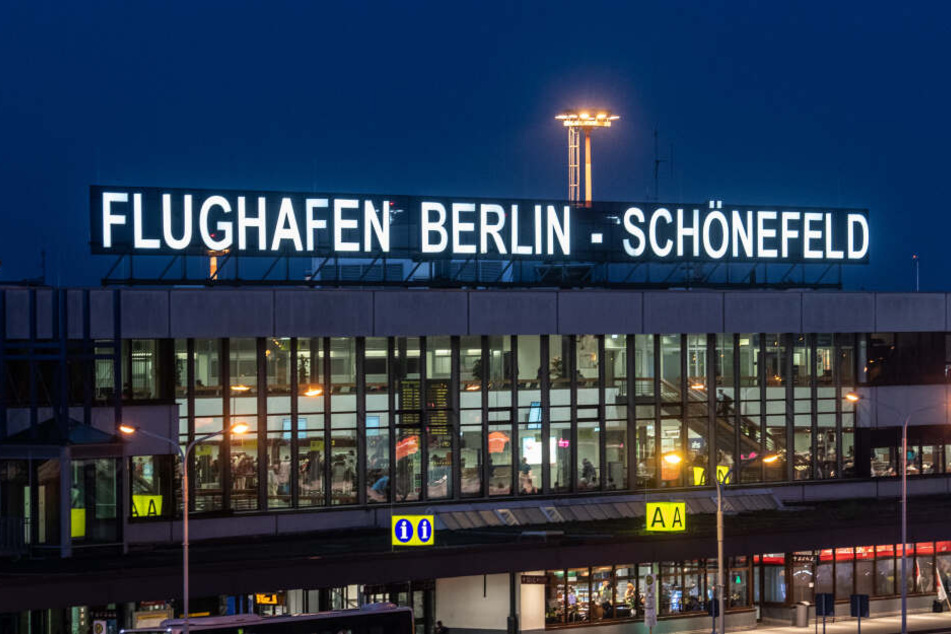 Angebliche Umweltschützer haben zu einer Blockade an einem der Hauptstadtflughäfen aufgerufen (Symbolbild).