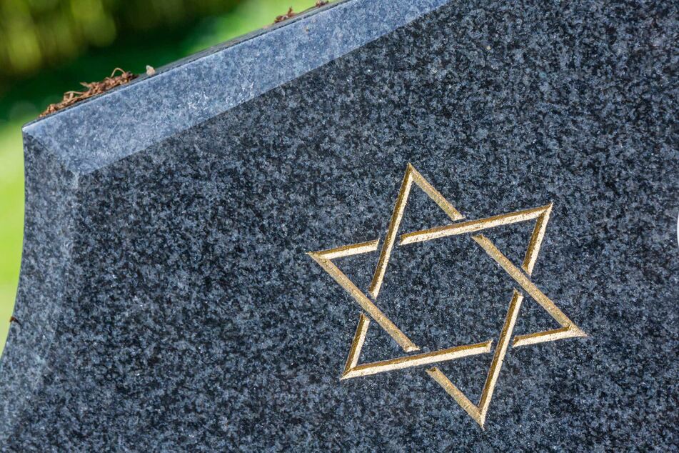 Auf einem Friedhof in der französischen Stadt Lille wurden mehrere Gräber jüdischer Soldaten, die im Ersten Weltkrieg ums Leben kamen, geschändet. (Archivbild)