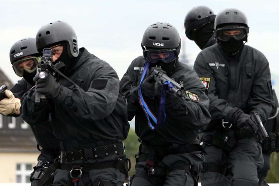 Einsatz für das Sondereinsatzkommando (SEK): Ein 59-Jähriger hat wild mit einer Waffe herumgeschossen. (Symbolbild)