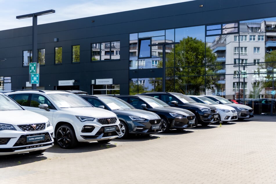 Zum Super Spring Sale in der CUPRA Garage Berlin erwartet Besucher ein buntes Rahmenprogramm mit exklusiven Angeboten.