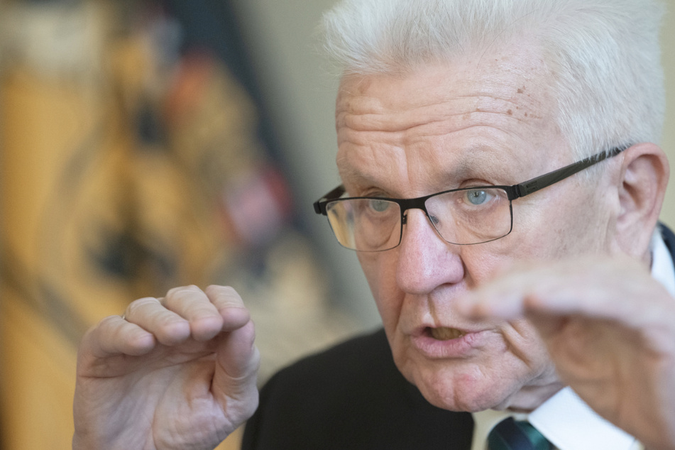 Ministerpräsident Winfried Kretschmann (74, Grüne) ist der Ansicht, dass Sprache nicht befohlen werden kann und man sich mehr an die deutsche Rechtschreibung halten müsse.