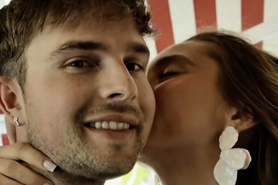 Mike Singer (26) und seine Nadja (29) im Liebesglück: Das Paar macht seine Liebe nun offiziell.