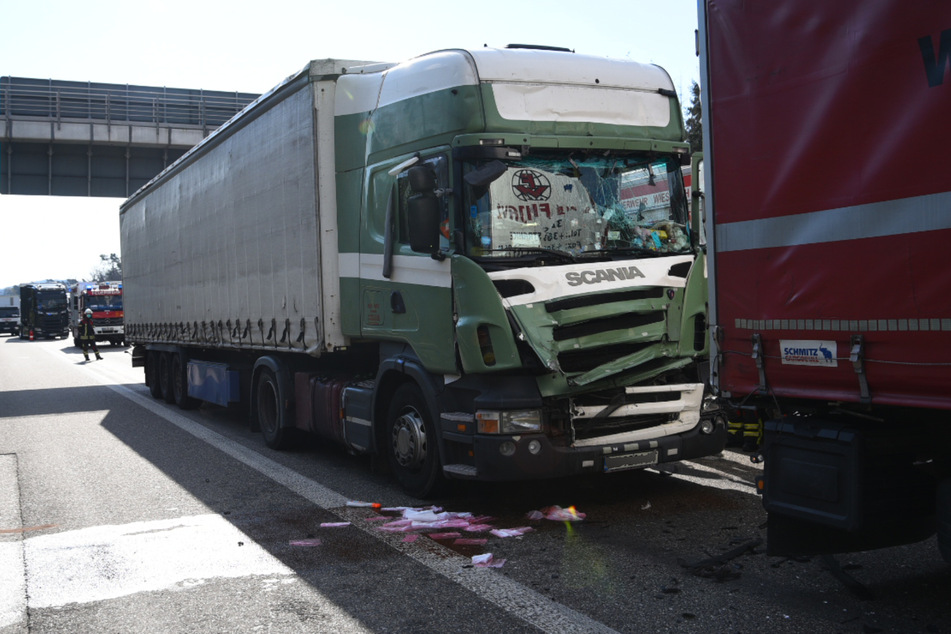 Ein Blick auf einen der beschädigten Lastwagen..