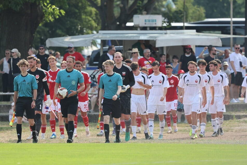 Die Sonne knallte schon am Vormittag. Deswegen wurde zweimal 30 Minuten gespielt.