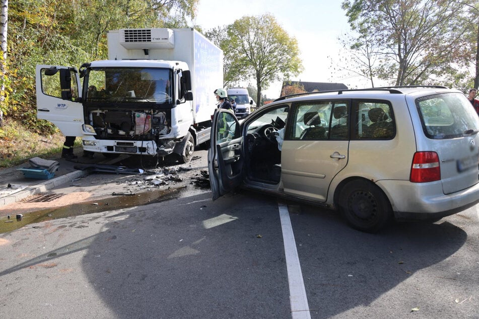 Bundesstraße im Erzgebirge nach Unfall voll gesperrt: Achtung, Stau!