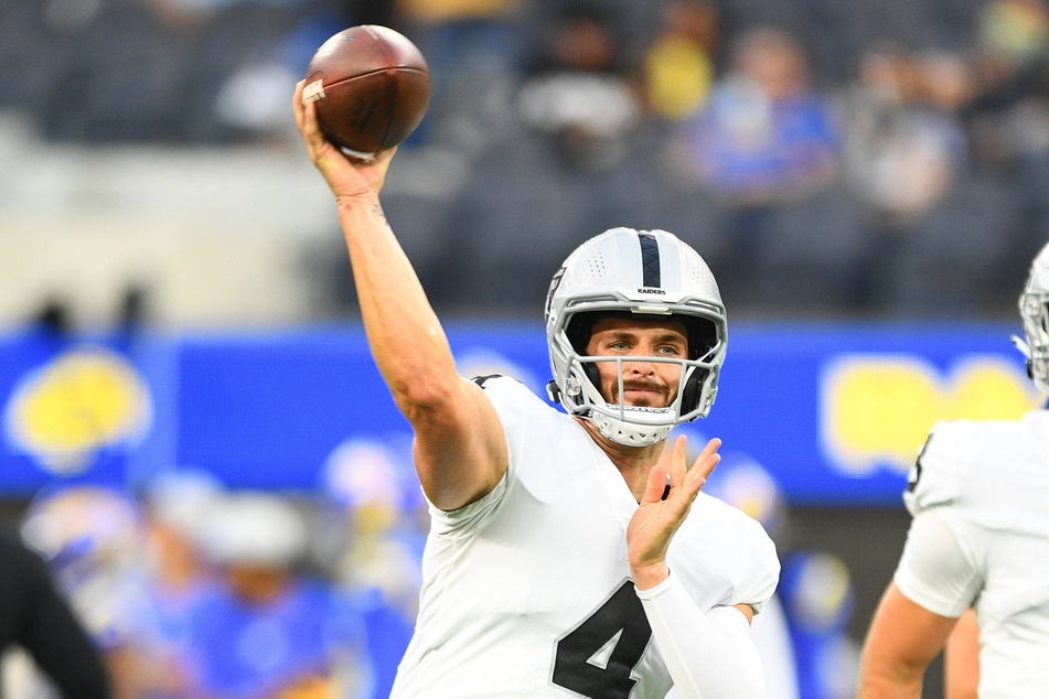 Raiders QB Derek Carr threw for 435 yards and two touchdowns in Las Vegas' Monday night win over Baltimore.