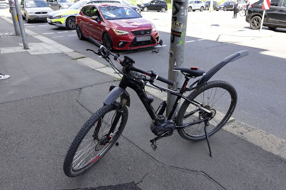 Fahrrad-Unfall auf der Leipziger Straße in Chemnitz: Ein Junge (13) wurde umgefahren und verletzt in ein Krankenhaus gebracht.