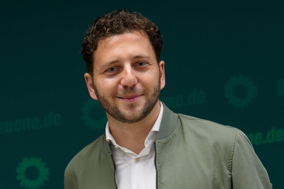 Grünen-Chef Felix Banaszak (35) konnte sein Sommerinterview ohne Störaktion durchführen. (Archivbild)