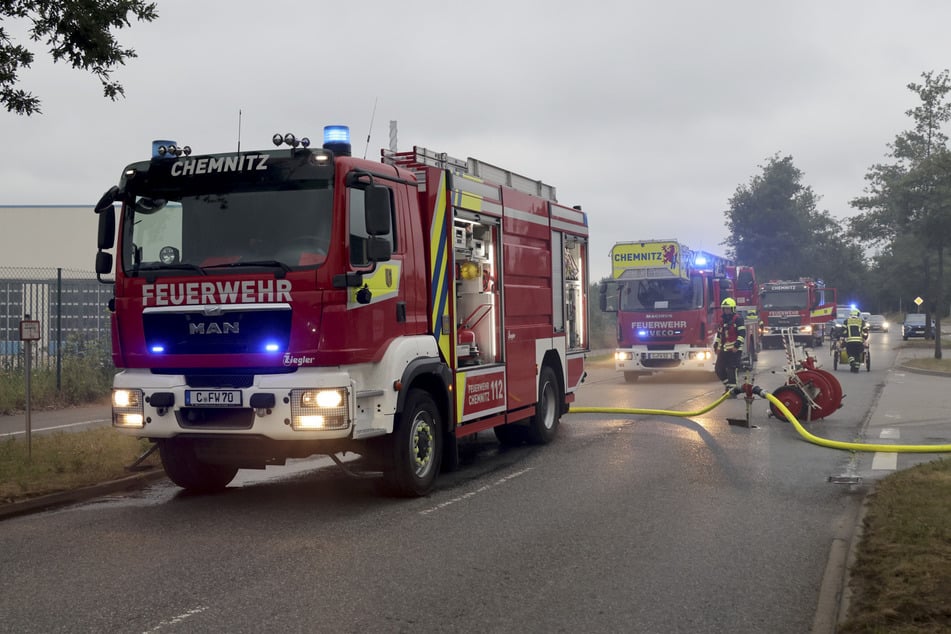 Bereits zum zweiten Mal in diesem Monat musste die Feuerwehr zu dem Recyclingunternehmen ausrücken.