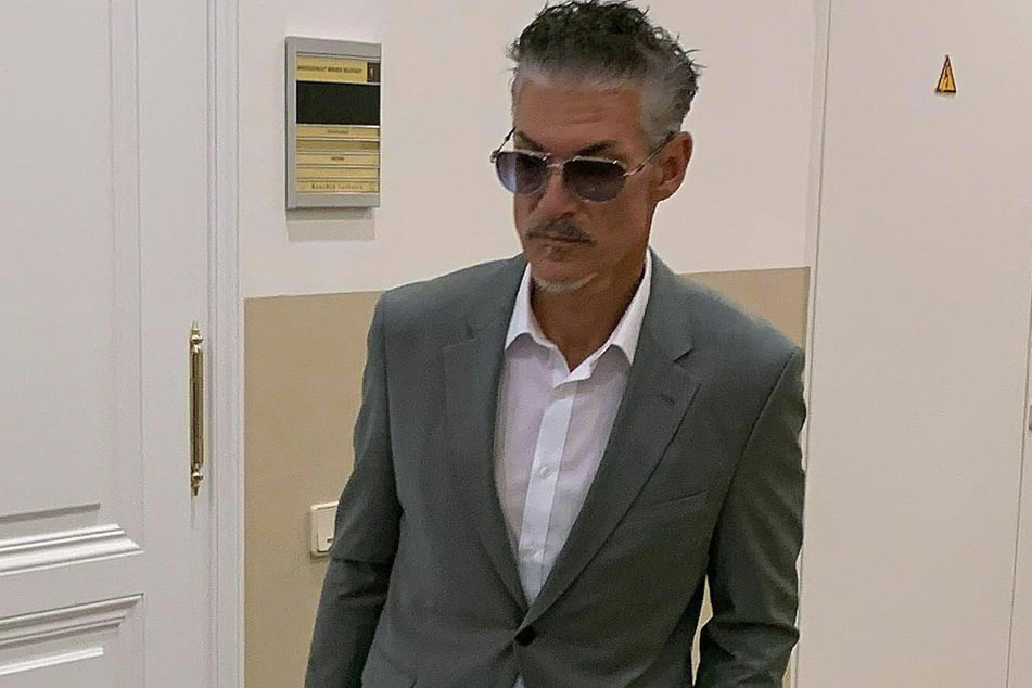 Der TV-Star musste sich im Sommer des vergangenen Jahres vor einem österreichischen Gericht wegen des Verdachts der Veruntreuung verantworten, wurde am Ende aber freigesprochen.