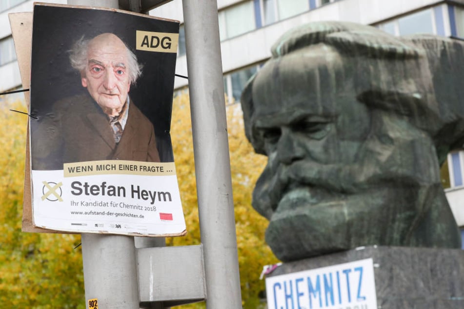 Ist schon wieder Wahl? Mit fiktiven Wahlplakaten wird in Chemnitz für den "Aufstand der Geschichte geworben.