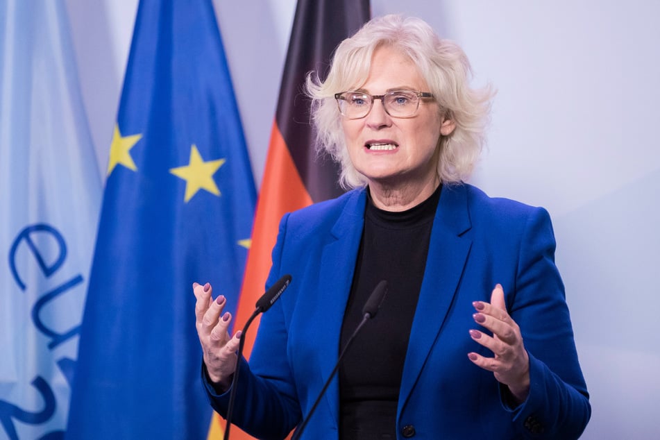 Bundesjustizministerin Christine Lambrecht (55, SPD) bei einer Pressekonferenz in Berlin.