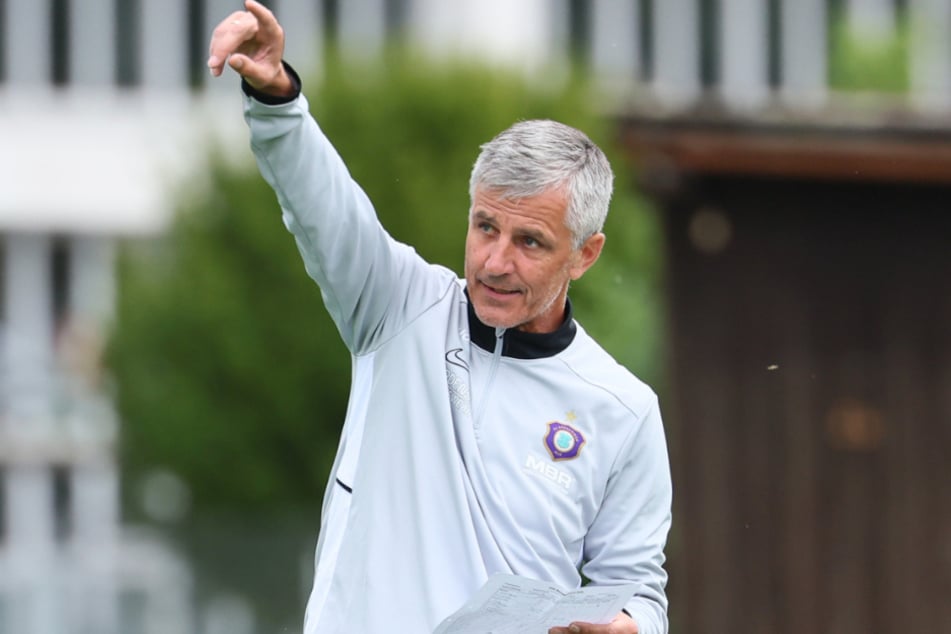 Aues Trainer Jens Härtel (56) hat wenig Grund, seine Elf in Ulm zu ändern.