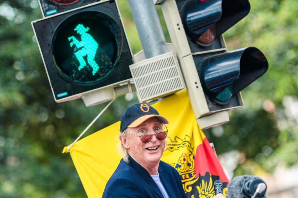 Kaum zu glauben: Auf der Ampel ist tatsächlich ein hoppelnder Otto.