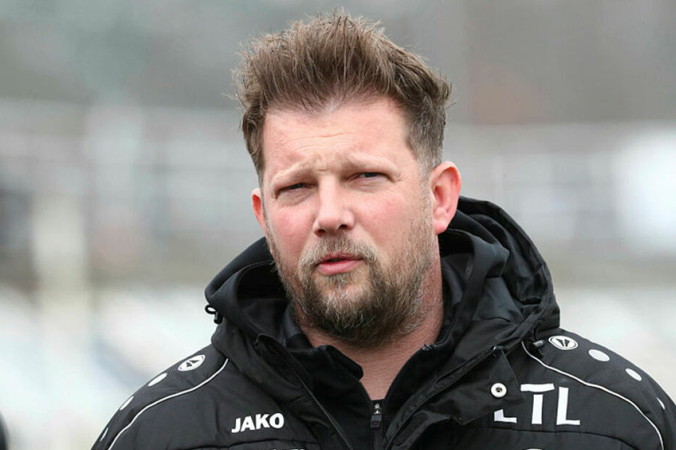 Grimmige Miene bei FCL-Teammanager Björn Joppe: Erstmals seit Ende September (damals 1:3 gegen Chemnitz) verlor der 1. FC Lok wieder ein Heimspiel.