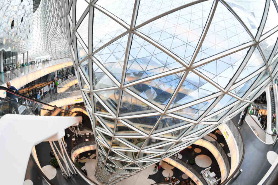 Das Einkaufscenter MyZeil ist vor allem für seine lange Rolltreppe bekannt.