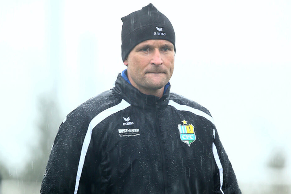 Trainer David Bergner zog das Trainingsprogramm trotz Regen durch.