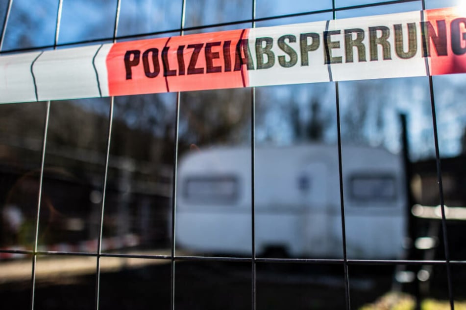 Polizei-Absperrung auf dem Campingplatz Eichwald in Lügde.
