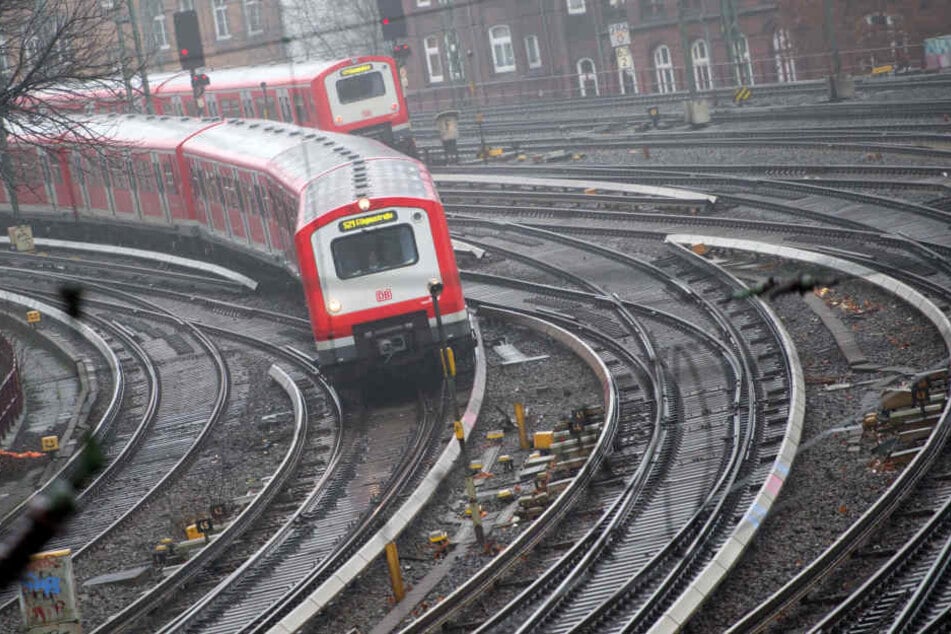 Die Tat ereignete sich in der Linie S3 auf der Fahrt zum Hauptbahnhof. (Symbolbild.)