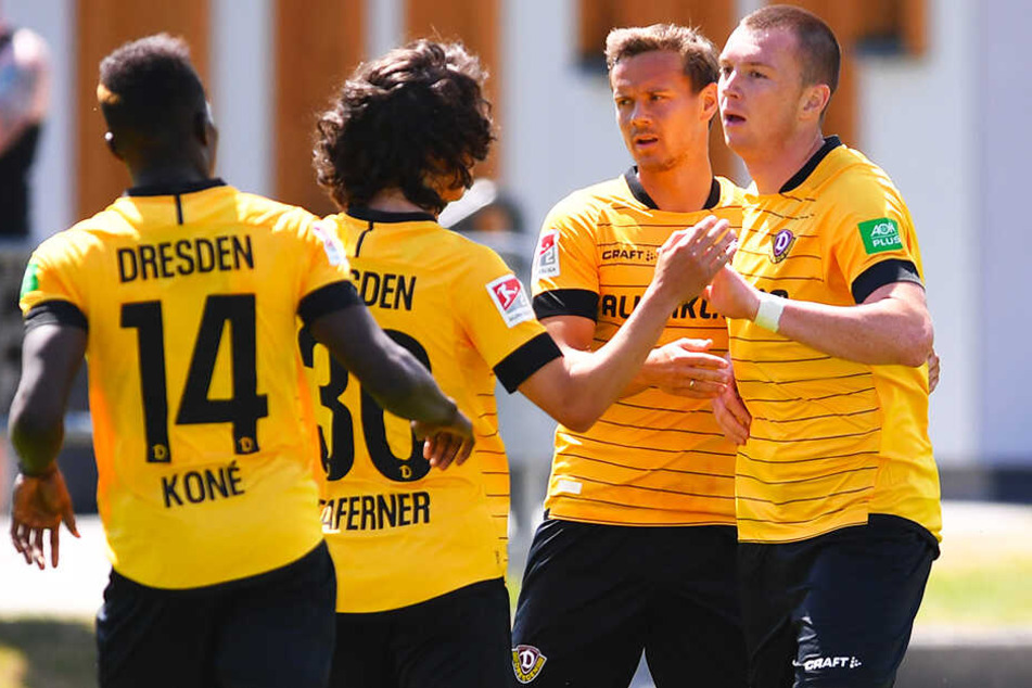 Haris Duljevic (r.) erzielte einen Doppelpack für Dynamo Dresden.