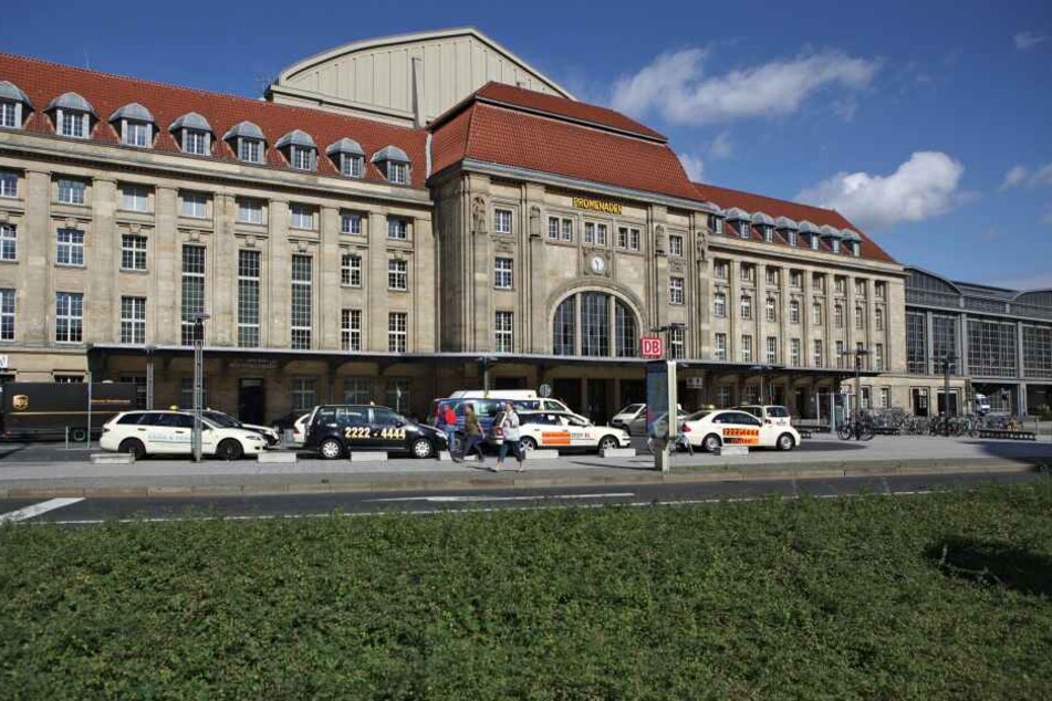 In Leipzig ist ein paar beim wilden Liebesspiel in der Öffentlichkeit erwischt worden.