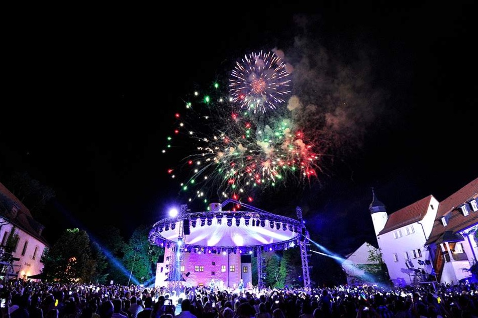 Große Show, großes Feuerwerk, immer ausverkauft: "Die Schlager des Sommers" sind eine feste Größe im Wasserschloss Klaffenbach.